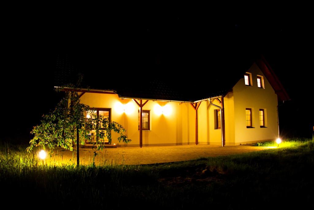 Hotel Penzion Recall Troskovice Exterior foto